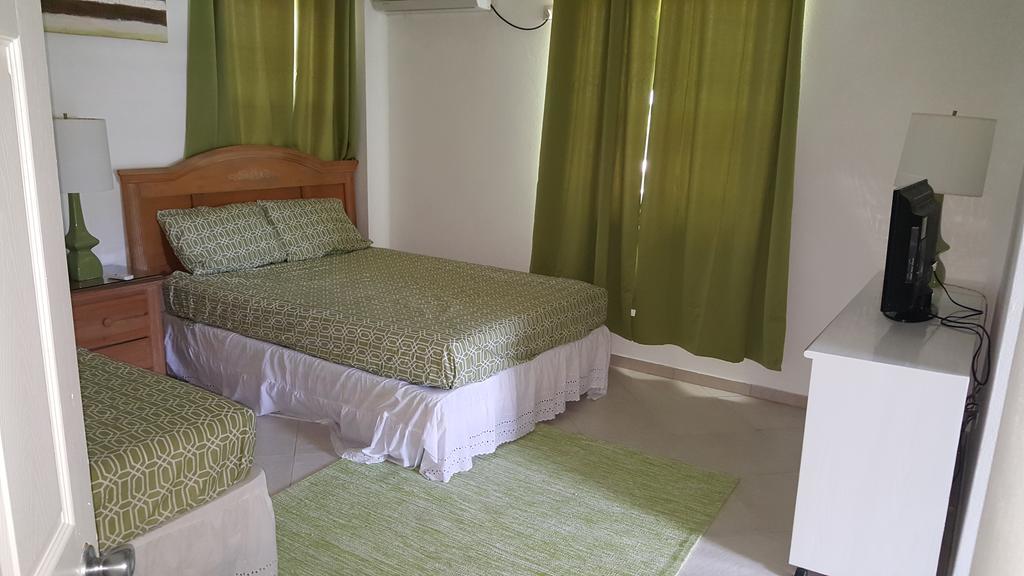 Worthing Beach Apartments 브리지타운 외부 사진